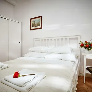 Mariensztat / Old Town Place For Apartament